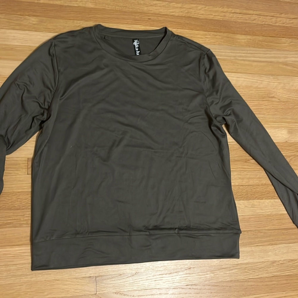 Olive grey Yoga Shirt, never worn